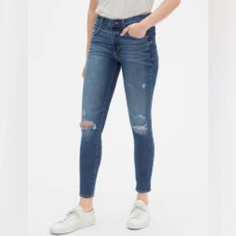 GAP Women’s Mid Rise Favorite Jegging Distressed Jeans Size 8/29